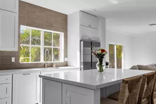 78 NW Hawthorne Pl, Boca Raton, FL 33432 - Photo 4