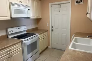 327 S Ocean Breeze Dr, Lake Worth Beach, FL 33460 - Photo 10
