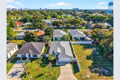 341 Oak Alley, Delray Beach, FL 33444 - Photo 2
