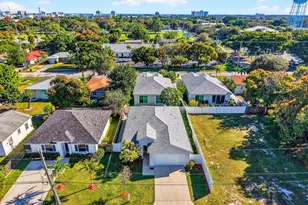341 Oak Aly, Delray Beach, FL 33444 - Photo 2