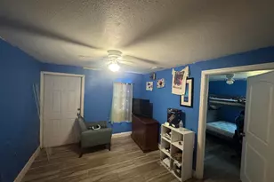 521 E Redwood Dr, Lake Park, FL 33403 - Photo 8