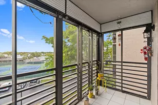 1001 Colony Point Cir, Pembroke Pines, FL 33026 - Photo 8