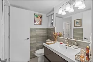 1001 Colony Point Cir, Pembroke Pines, FL 33026 - Photo 16