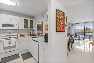 1001 Colony Point Cir, Pembroke Pines, FL 33026 - Photo 18