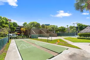 1001 Colony Point Cir, Pembroke Pines, FL 33026 - Photo 38