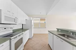 15350 NW 6th Ct, Pembroke Pines, FL 33028 - Photo 10