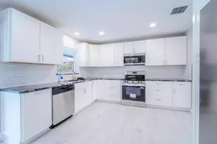 2538 SE Price Ct, Port Saint Lucie, FL 34984 - Photo 8