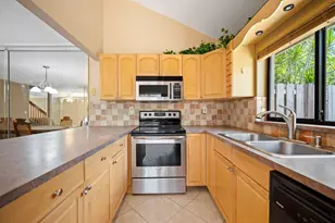 620 Commodore Dr, Plantation, FL 33325 - Photo 12