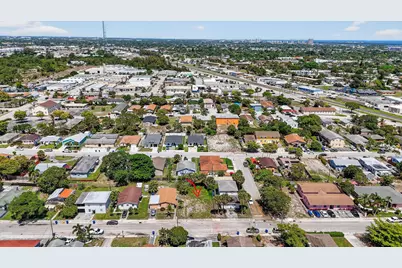 1204 W 35th Street, Riviera Beach, FL 33404 - Photo 4