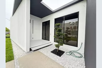 8966 SW 40th Terrace, Miami, FL 33165 - Photo 2
