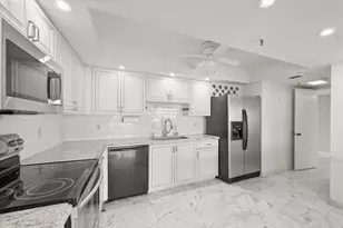 2480 Presidential Way, West Palm Beach, FL 33401 - Photo 12