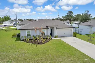 920 SW Castaneda Ln, Port Saint Lucie, FL 34953 - Photo 2