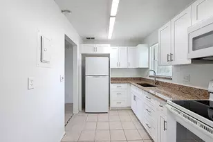 235 Lake Dora Dr, West Palm Beach, FL 33411 - Photo 6