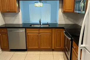 24 Laredo Pl, Davie, FL 33324 - Photo 2