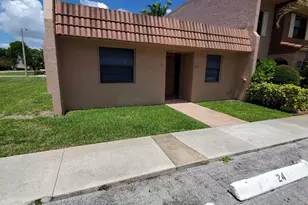 24 Laredo Pl, Davie, FL 33324 - Photo 1