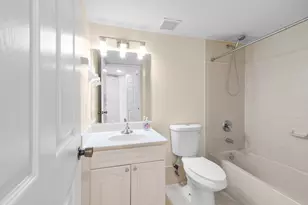 7850 NW 6th St, Pembroke Pines, FL 33024 - Photo 4