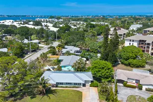 381 SE Edgewood Dr, Stuart, FL 34996 - Photo 4