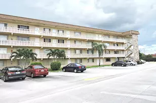 300 Village Green Cir S, Palm Springs, FL 33461 - Photo 34