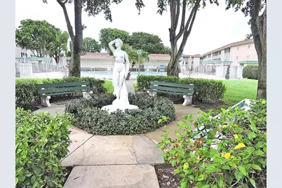 300 Village Green Circle S #220, Palm Springs, FL 33461 - Photo 20