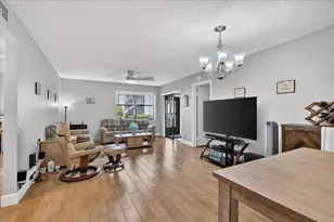 7633 Tahiti Ln, Lake Worth, FL 33467 - Photo 2