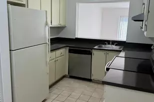 417 E Palm Cir Circle E, Pembroke Pines, FL 33025 - Photo 12