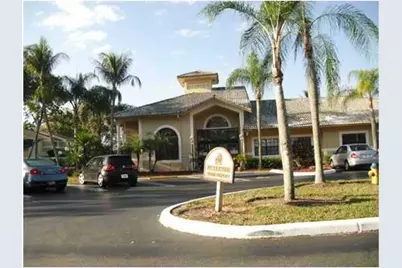 417 E Palm Cir Circle E #417, Pembroke Pines, FL 33025 - Photo 1