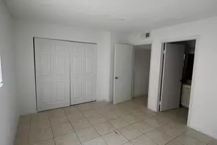 417 E Palm Cir Circle E, Pembroke Pines, FL 33025 - Photo 20