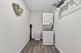211 Lake Dora Dr, West Palm Beach, FL 33411 - Photo 10
