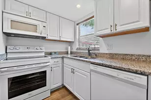 211 Lake Dora Dr, West Palm Beach, FL 33411 - Photo 2