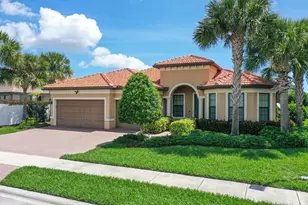 301 SE Huntington Cir, Port Saint Lucie, FL 34984 - Photo 1