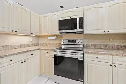 9615 Sun Pointe Drive, Boynton Beach, FL 33437 - Photo 10