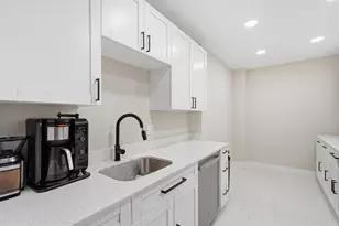 3800 Hillcrest Dr, Hollywood, FL 33021 - Photo 4