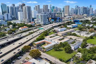 420 NW 10th St, Miami, FL 33136 - Photo 14