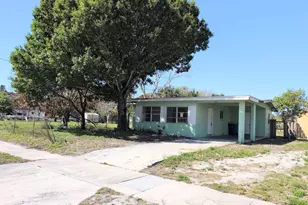 521 N 22nd St, Fort Pierce, FL 34950 - Photo 1