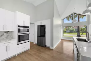 10141 SW 3rd St, Plantation, FL 33324 - Photo 8