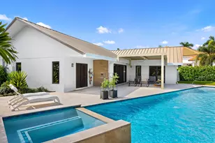843 NE Mulberry Dr, Boca Raton, FL 33487 - Photo 2
