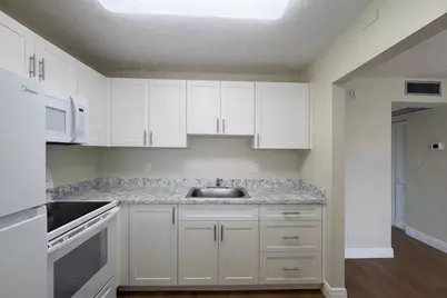 700 Village Green Court #316, Palm Springs, FL 33461 - Photo 8