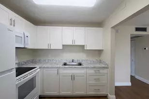 700 Village Green Ct, Palm Springs, FL 33461 - Photo 8