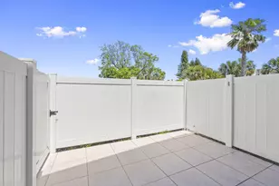 3209 S Lakeview Cir, Hutchinson Island, FL 34949 - Photo 8