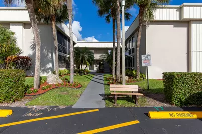 154 Capri #D, Delray Beach, FL 33484 - Photo 2