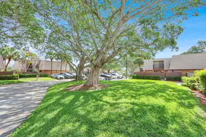6605 66th Way, West Palm Beach, FL 33409 - Photo 4