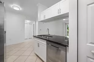 6475 Emerald Dunes Dr, West Palm Beach, FL 33411 - Photo 12