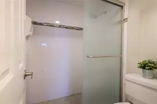 401 Golden Isles Dr, Hallandale Beach, FL 33009 - Photo 18