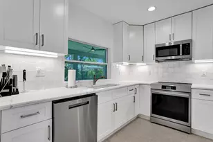 246 NE 30th St, Boca Raton, FL 33431 - Photo 12