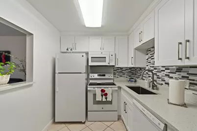 126 Southampton B, West Palm Beach, FL 33417 - Photo 4