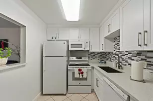 126 Southampton B, West Palm Beach, FL 33417 - Photo 4