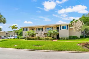 46 Stratford Ln W, Boynton Beach, FL 33436 - Photo 2