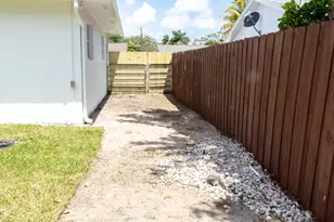 3360 Sapphire Rd, Lake Worth, FL 33462 - Photo 16