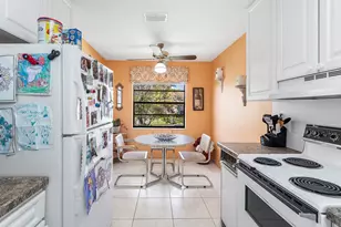 29 Stratford Ln W, Boynton Beach, FL 33436 - Photo 12