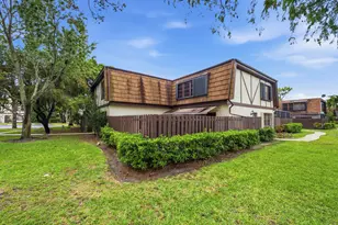 105 Weybridge Cir, Royal Palm Beach, FL 33411 - Photo 2